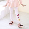 A menina tradicional chinesa do estilo Appliqued calças contínuas Emboidered para a venda por atacado